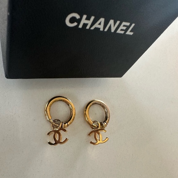 ❌❌SOLD❌❌AUTH Chanel Vintage RARE Hoop Dangle CC Clip Earrings - Picture 2 of 3
